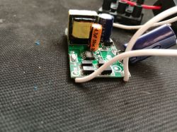 Żarówka LED MENGS E27 20W uszkodzony transformatorek/cewka