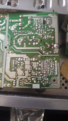 19" LG Flatron W1934S-BN - Po kilkunastu minutach monitor się włącza