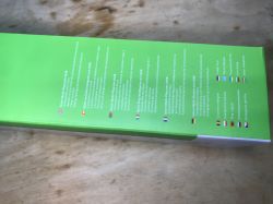 Woox R4027 Multi-Socket Strip Packaging Green packaging of the Woox R4027 multi-socket strip with features described in multiple languages.