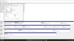 Zarządzanie dyskami pokazujące partycje EFI i systemowe Zarządzanie dyskami w Windows z widocznymi partycjami EFI i systemowymi