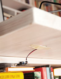 Uruchamianie komputera pukaniem w stół (prosty projekt na AVR)