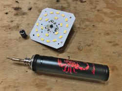 Minitest: Akumulatorowa lutownica 50W "Discovery" ESMK ładowana z USB Minitest: Akumulatorowa lutownica 50W "Discovery" ESMK ładowana z USB