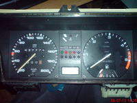 Jak naprawić kontrolki kierunkowskazów i świateł długich w VW B2 1.6D?