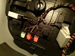 BMW E61 525 2004: Brakujące elementy w bagażniku, kompatybilność kompresora z X5