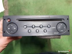 Opcja AUX w radiu Renault Clio II 2005 - czy jest dostępna przed podłączeniem kabla?