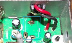 TTI TCB-550 przy podłączeniu dodatkowego głośnika są piski