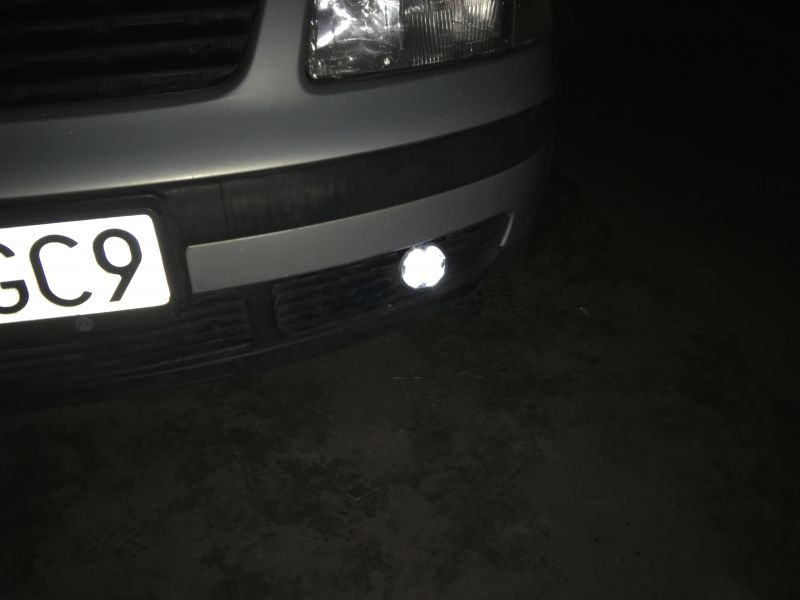 VW Passat 1999 - Jedno światło DRL świeci słabiej po zlutowaniu przewodów