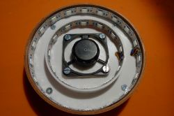 Zegar widmowy z paskami LED RGB i napędem z wentylatora