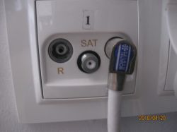 Re: Re: Ktoś pomoże " rozkminić " skrzynkę RTV w przedpokoju i rozwiąz