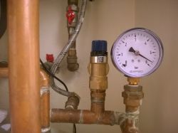 Leaking Safety Valve in Vitodens 200 & Vitocell 100 System: SYR 6 Bar, Reflex Vessel 8L Leaking Safety Valve in Vitodens 200 & Vitocell 100 System: SYR 6 Bar, Reflex Vessel 8L