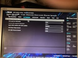 Zrzut ekranu zaawansowanego trybu BIOS na płycie ASUS.