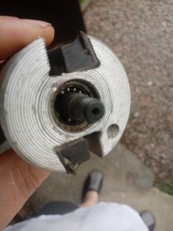 Wyjmowanie łożyska z wałka struga elektrycznego Bosch PHO20-82 - instrukcje i wskazówki