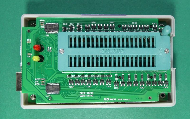 Wnętrze programatora TL866 II plus