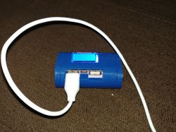 Powerbank własnej konstrukcji z miejscem na kable