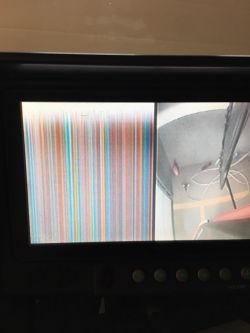 Kamera cofania AXION DBC114065 - Pionowe, kolorowe pasy na ekranie