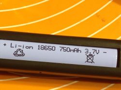 Recenzja latarki z funkcją powerbanku z Biedronki - użytkowanie i funkcje