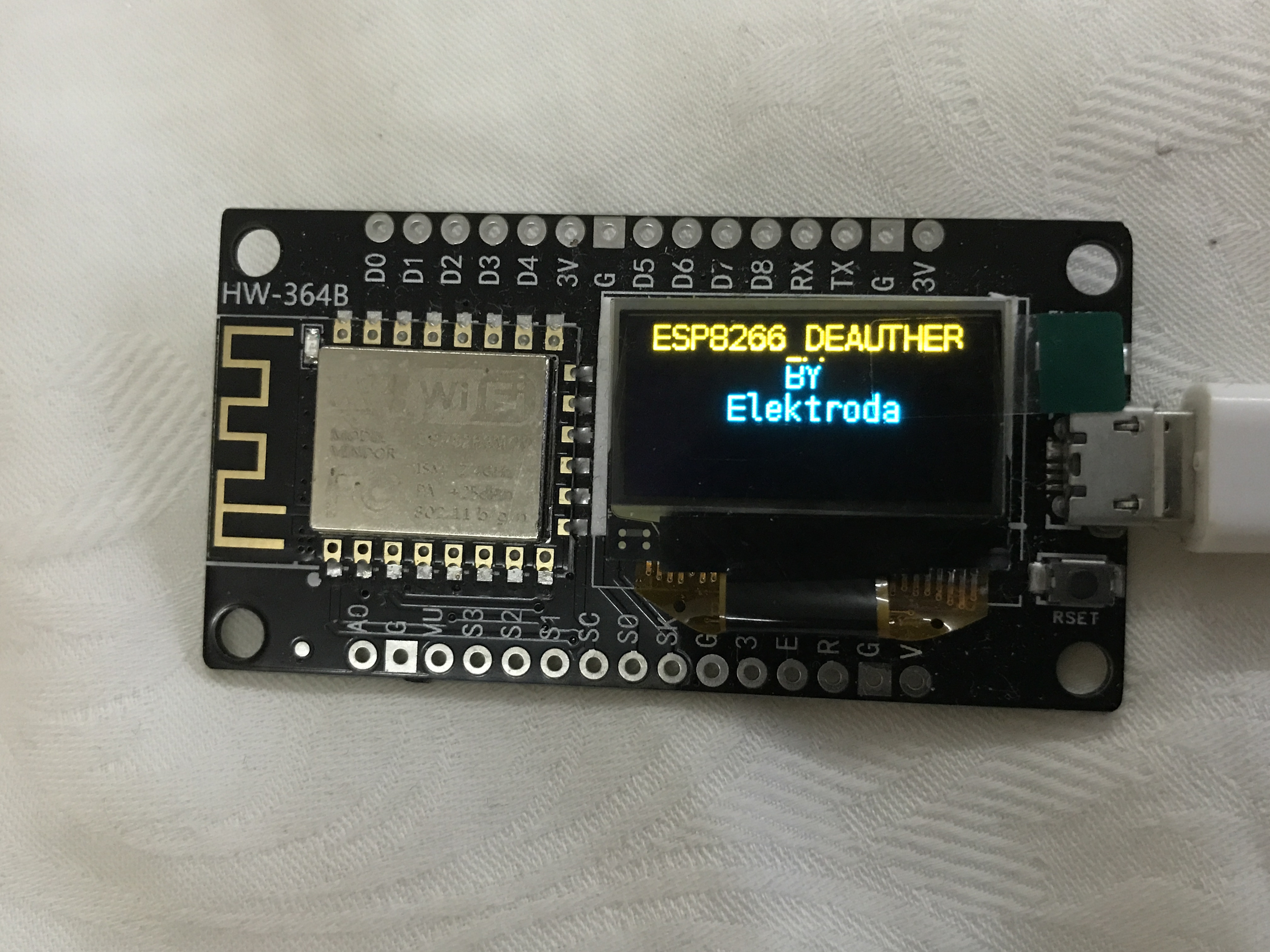 ESP8266 NodeMCU V3.0 OLED 0,9 cala - Deauther działa, wyświetlacz nie