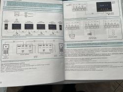 Otwarta instrukcja wideodomofonu z diagramami podłączeń panelu, monitorów, elektrozaczepu i bramy