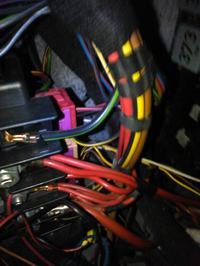 VW Passat 2000 ATJ PD 3B - Czy brak przekaźnika III wycieraczek to problem?