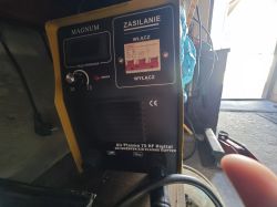 Panel przedni przecinarki plazmowej Magnum Air Plasma 75 HF Digital z pokrętłem i wyłącznikiem