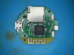 PCB with Beken BK7252UQN68 Chip and microSD Slot A round PCB with a visible Beken BK7252UQN68 chip, a microSD card slot, a micro USB port, and a prominent PCB antenna.