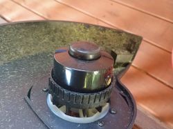 NAC TE25-J Electric Trimmer: Guidance on Opening the Head and Line Retrieval