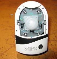 Lampka nocna QIAOLIAN - przeróbka na czujnik PIR