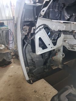 Złączka w Renault Megane III 1.5dci przy lewym nadkolu - do czego służy?