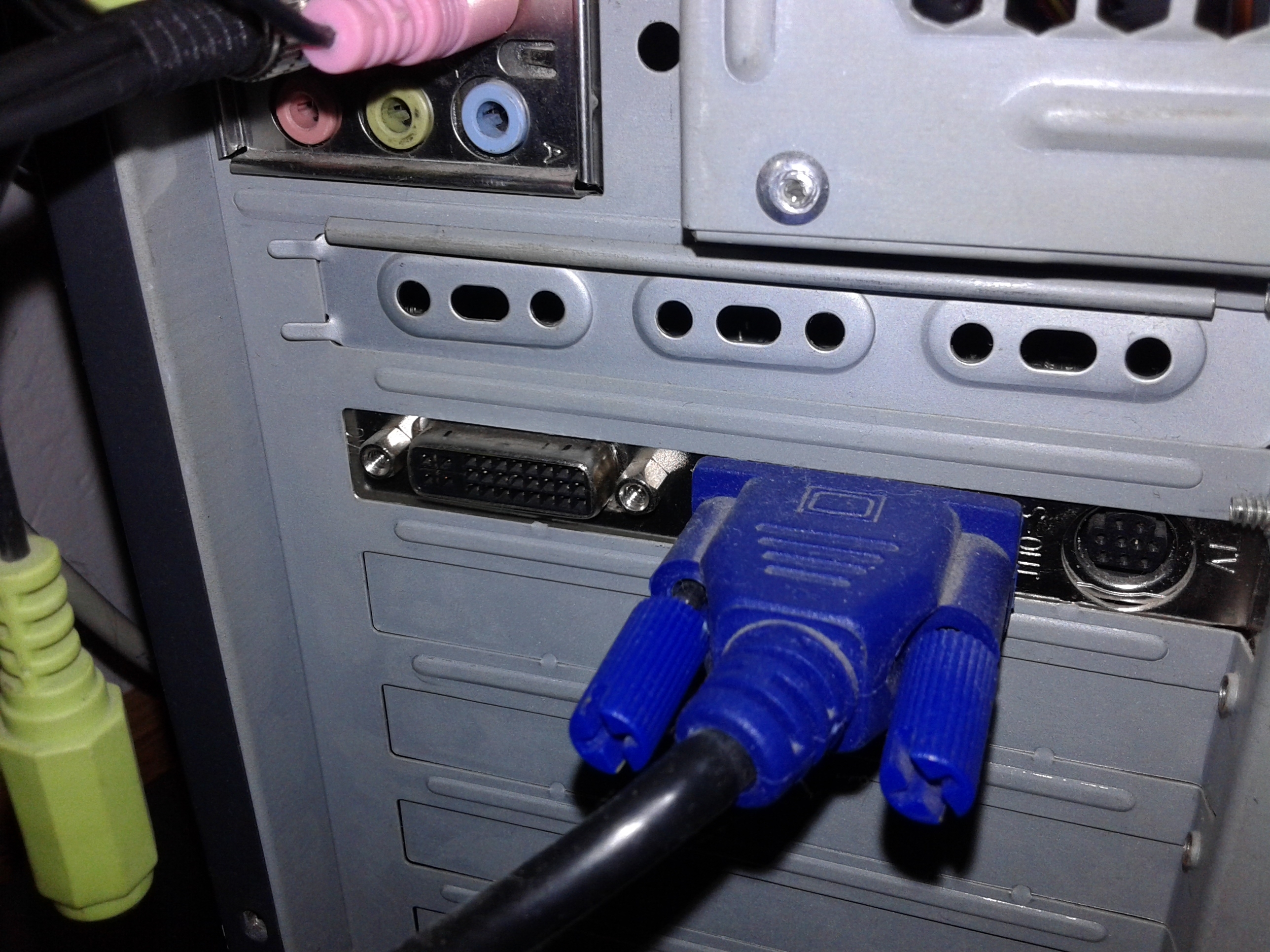 Splitter for two monitors Can 2 monitors be connected to the splitter?
