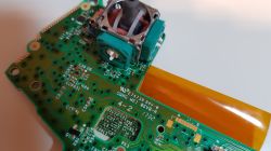 Kontroler Xbox One S - sygnał analogu aktywny tylko po naciśnięciu przycisku