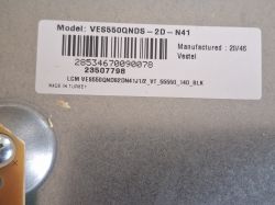 Etykieta na urządzeniu elektronicznym z modelem VES550QNDS – 2D – N41 produkcji Vestel.