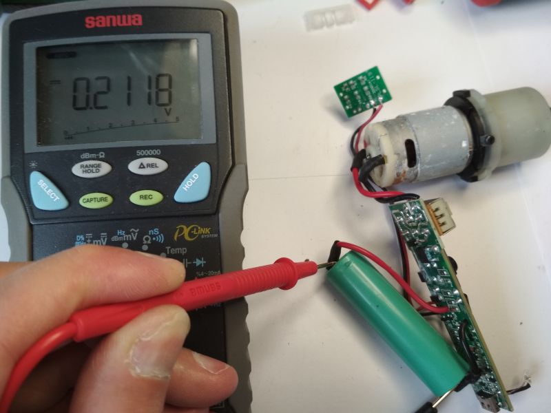 Wkrętarka Parkside Rapidfire 2.1 - sygnalizuje naładowanie ale nie działa, naprawa