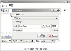 XDR-GTK connection dialog window with settings for serial port and TCP/IP.