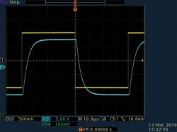Czy można zwiększyć wzmocnienie wzmacniacza różnicowego o stałym wzmocnieniu?