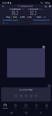 Zrzut ekranu z aplikacji Speedtest pokazujący prędkość internetu w sieci Play.