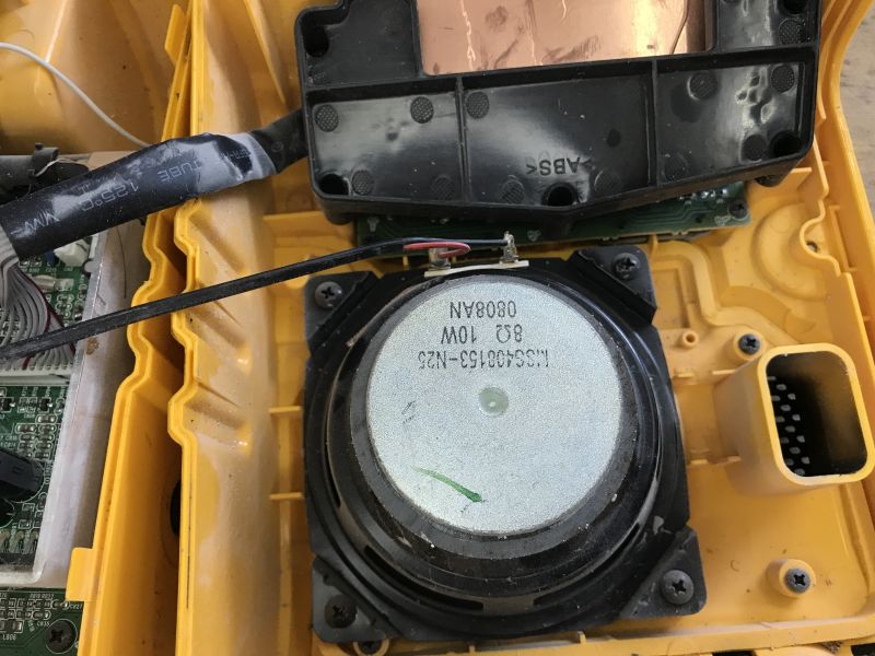 The inner workings and repair of the DeWalt DCR019 radio: a device for which spare parts are availab