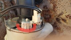 Hotpoint LSTB 6B019 EU - nie ma przejścia w zaznaczonym miejscu.