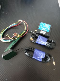 GPS i zestaw głośno mówiący - Lokalizator GPS i zestaw głośno mówiący