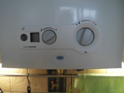 Junkers WRDP 112B - za gorąca woda w kuchni, łazienka ok.