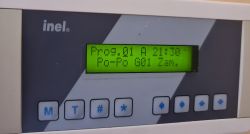 Centralka sterująca roletami INEL CR-02 z wyświetlonym programem