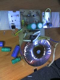 [problem] Dlaczego stabilizator 7912 daje -17V zamiast -12V w zasilaczu symetrycznym?