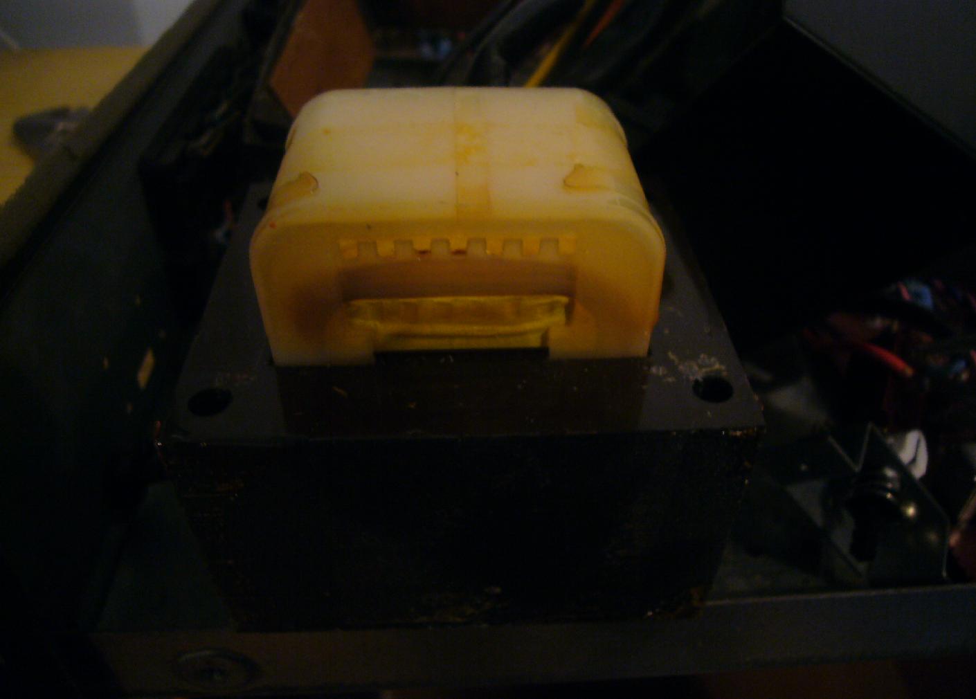 wzmacniacz sanyo dca 3510 umarl chyba?? moze ktos wie??