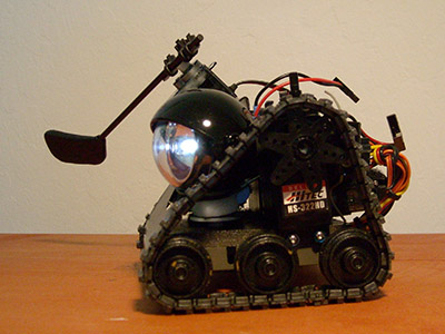 Zdalnie sterowany robot do golfa