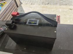 BMS JK-B2A8S20PHC rozłącza akumulator LiFePO4 EVE MB31 314 Ah przy silniku 700 W – co ustawić?