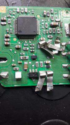 Mitsubishi Outlander - identyfikacja elementu przy sterowniku wentylatorów