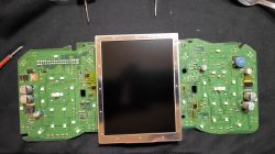 Prędkościomierz zaczyna od 40 km/h po odpaleniu - co steruje silniczkiem?