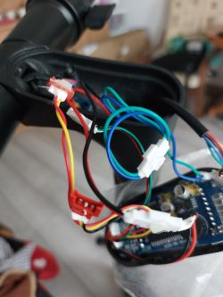 oZ-o 8.5 Składana hulajnoga elektryczna - Czy to klon znanej marki czy ma podzespoły z innej?