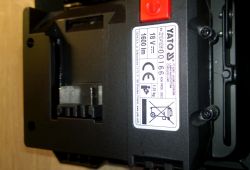 Akumulatorowa lampa robocza YATO YT-82961 – wnętrze urządzenia