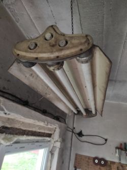 Podłączenie dwóch świetlówek do prądu Podłączenie dwóch świetlówek do prądu