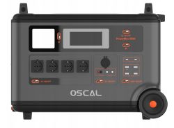 Przenośna stacja zasilania OSCAL PowerMax 6000 z ekranem, gniazdami AC i portami USB na białym tle